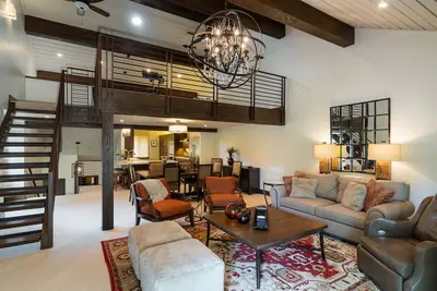 Image de Luxury 3 bedroom + loft located on Dollar mountain in Elkhorn w/ pool & hot tub