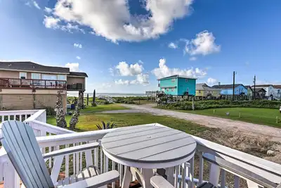 Image de 'The Spicy Crab' Freeport Home w/ Beach-View Deck!
