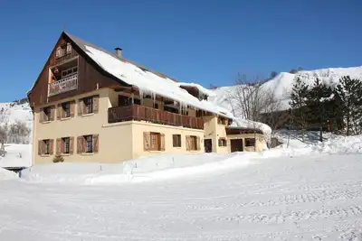 Image de Superbe Chalet Savoyard de 450m2 Ă 1600m d'altitude