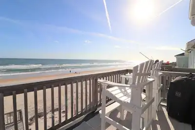 Image de \"On Slow Time\" - 3 Bed/2. 5 Bath Oceanfront Duplex in Surf City