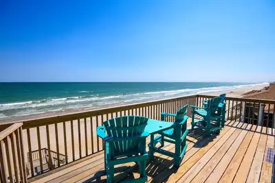 Image de \"Beach Bunns\" - Oceanfront Duplex - Sleeps 11