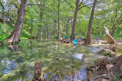 Image de Creekside Cabins - The Texan | Studio Layout with Creek Access!