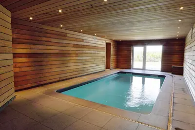 Image de Chalet cosy à Stoumont avec piscine intérieure et hammam