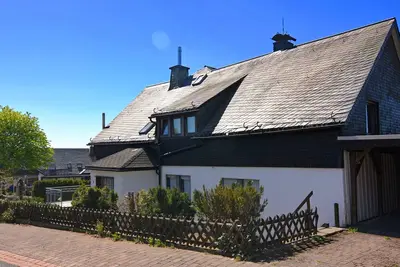 Image de Maison de vacances douillette à Altastenberg avec sauna