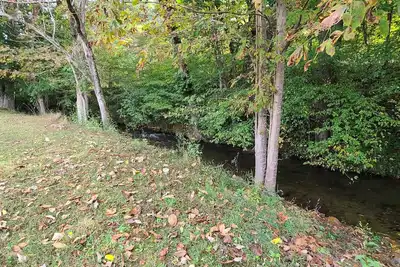 Image de A Rv with a Creekside view