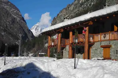 Image de Chalet-village situé dans un endroit calme