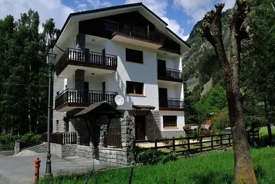 Image de Chalet spacieux à Antey-Saint-André près du domaine skiable