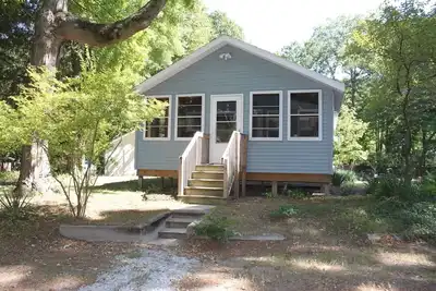 Image de Restored 1920's peaceful, lakeside cottage