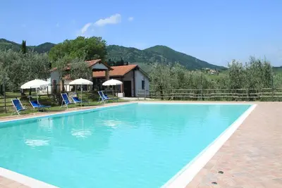 Charmante ferme à San Baronto avec piscine