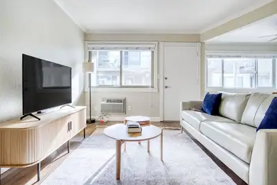 Image de Charming Mountain View 2br w/ Pool & Gym, 5 min to Target, by Blueground