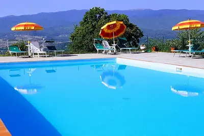 Image de Belle ferme avec piscine et bain à bulles