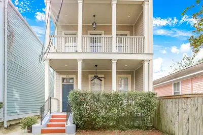 Image de Stunning Greek Revival in Lower Garden District. Steps from Magazine St!