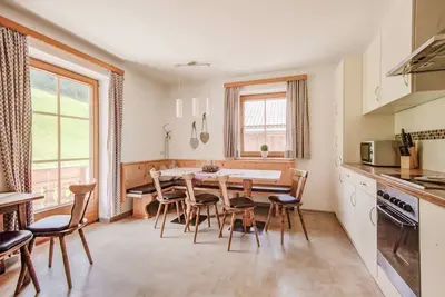 Image de Appartement à Hainzenberg avec salle de ski
