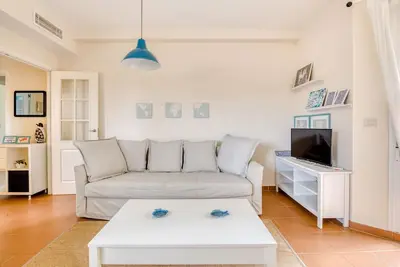 Image de Maison de vacances sereine à Huelva avec balcon