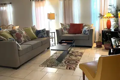 Image de Clean & Cozy, Elegant & Comfortable, Home for families and friends in safe area!