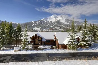 Image de White Wolf Retreat | Big Sky Resort | Sleeps 21!