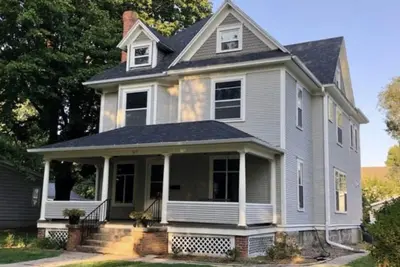 Image de Ada’s Guesthouse- historic home close to lake, shopping, parks, trails, Bvu
