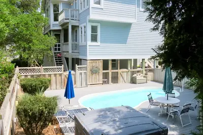 Image de Corolla Light Resort! Dogs! Heated Pool! Hot tub! Walk to restaurants! C1131