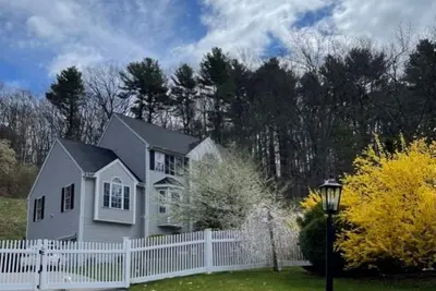 Image de Welcoming beautiful quiet one bedroom with private bath overlooking nature