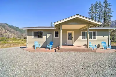 Image de River Acres Retreat w/ Grill & River Access!