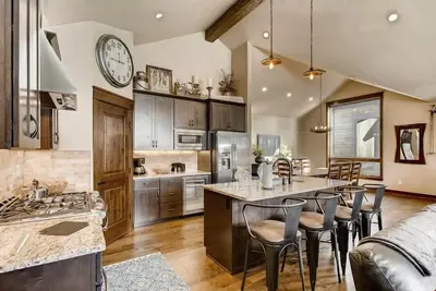 Image de Deluxe Mountain Townhome for 10