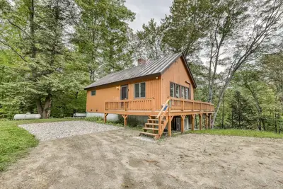 Image de Rustic lakeview cabin with fireplace, deck- near skiing