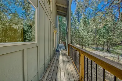 Image de Dog-friendly home with hot tub, pool, fireplace, & washer\/dryer