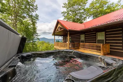 Image de Firefly Cabin - Beautiful mountain views, hot tub, pet friendly, high-speed internet!