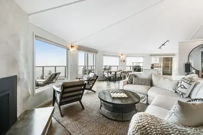 Image de Gorgeous Ocean View Home with High-Speed WiFi, Gas Fireplace, and Private W/D