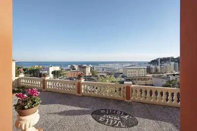 Image de Appartement de vacances Apt 5 Trilocale dans une villa avec vue sur la mer, jardin et terrasse