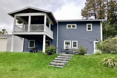 Image de Entire duplex close to downtown Beulah & Crystal Lake | Year-round fun!
