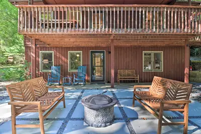 Image de Game Room + Fire Pit: Weaverville Family Home!