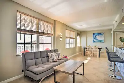 Image de Coastal Clearwater Condo: Half Mile to Beach!