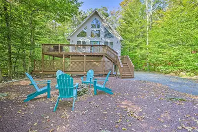 Image de Pocono Lake Home w/ Game Room, Fire Pit & Hot Tub