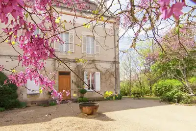 Image de Maison de campagne avec piscine privée et vues