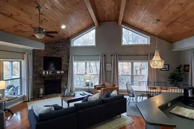 Image de Mountain Getaway - Hot Tub, Skiing & Firepits!
