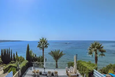 Image de Sea Front1st Line Modern Villa in the Heart of Coral Bay Paphos Free Heated Pool