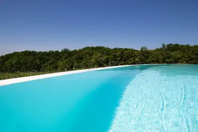 Image de Domaine de Janis, Spa de nage et Jacuzzi