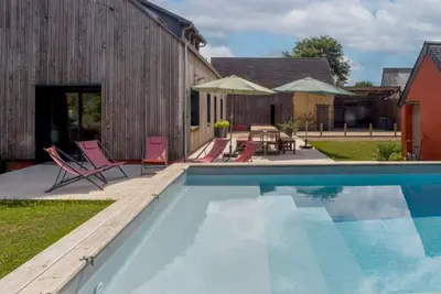 Image de Maison familiale avec piscine chauffée, salle de jeux et grand jardin - 5 chambres, 15 couchages