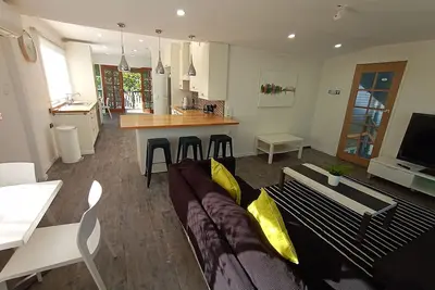 Image de Entire Apartment Private Entrance and Parking