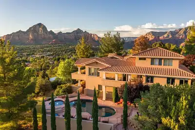 Image de Hill-top Haven w/ Heated pool and spa, expansive views and more!