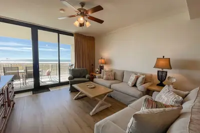 Image de Beautiful 3br/2br condo!