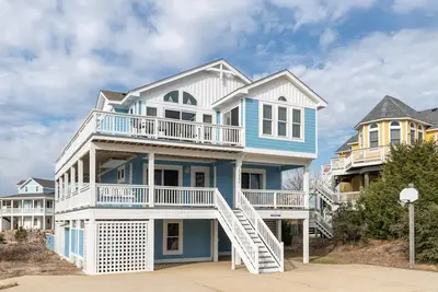 Latitude Adjustment: Private Pool, Walk to Beach, Comm. Amenities