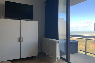 Image de Charmant studio avec vue latérale sur la mer et piscine intérieure