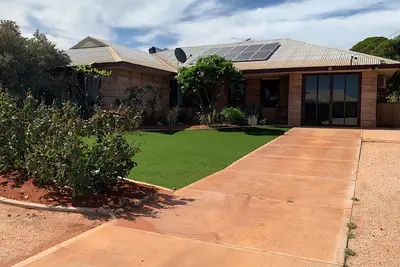 Image de 16 Hall Street - Neat and tidy family home