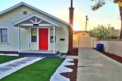 Image de ♥ Charming entire house 5min walking to the Blvd ♥
