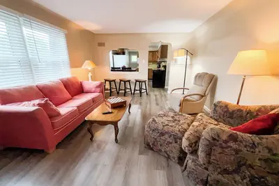 Image de 3 Bed, 1 Bath, Sleeps 9, Boat Well Included, Near Boat Launch, Renovated, New