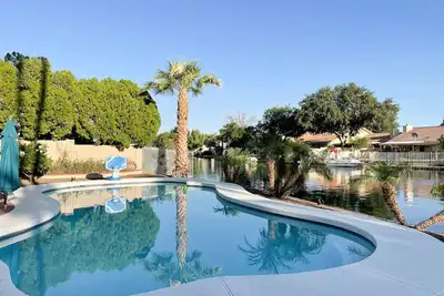 Near State Farm, Spring Training, Nascar and more-Lakefront with Private Pool! !