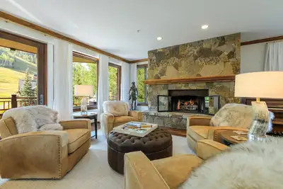 Image de Luxe Home by InvitedHome | Private Patio, Near Beaver Creek Trailhead