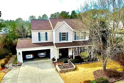 Image de 2, 300 Sqft 2 Story Home With 3 Bedrooms 21\/2 Bathrooms in Apex North Carolina